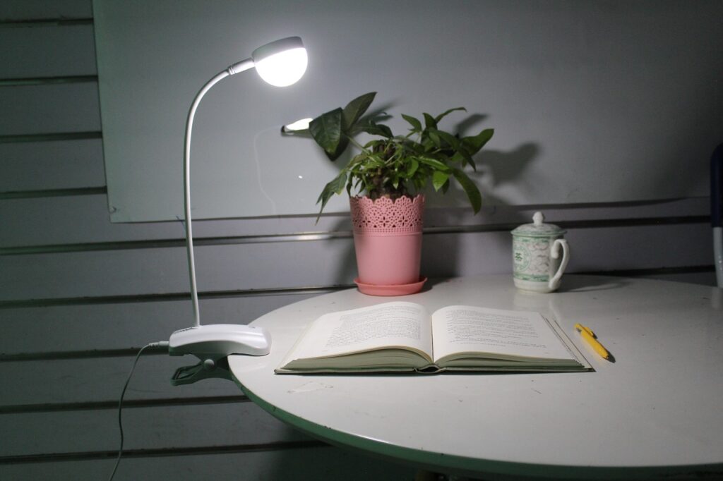 Schreibtischlampe Buch